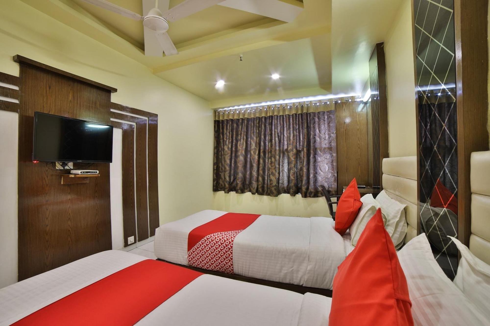 Capital O Kalash Residency Ahmedabad Bagian luar foto