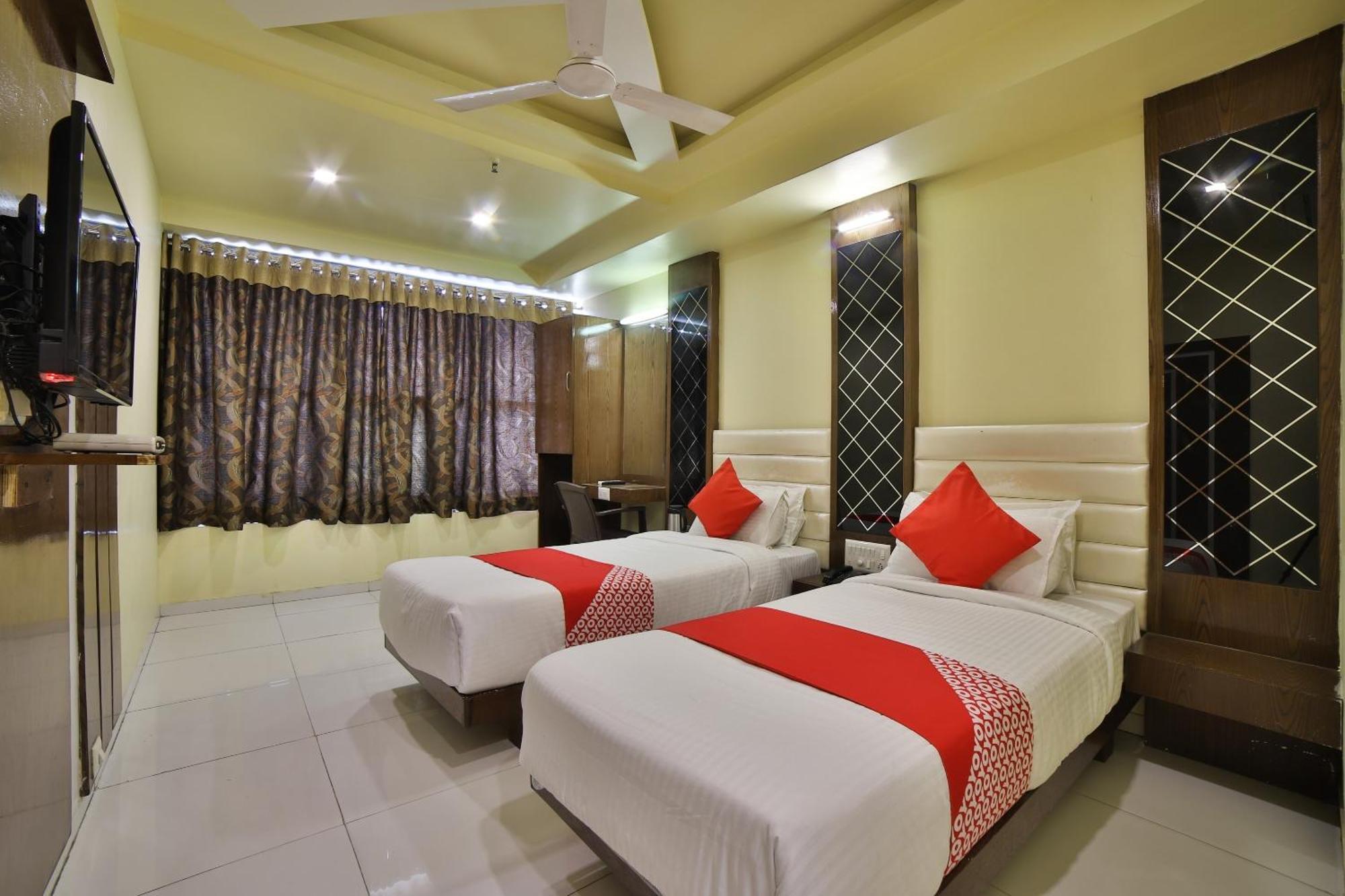 Capital O Kalash Residency Ahmedabad Bagian luar foto