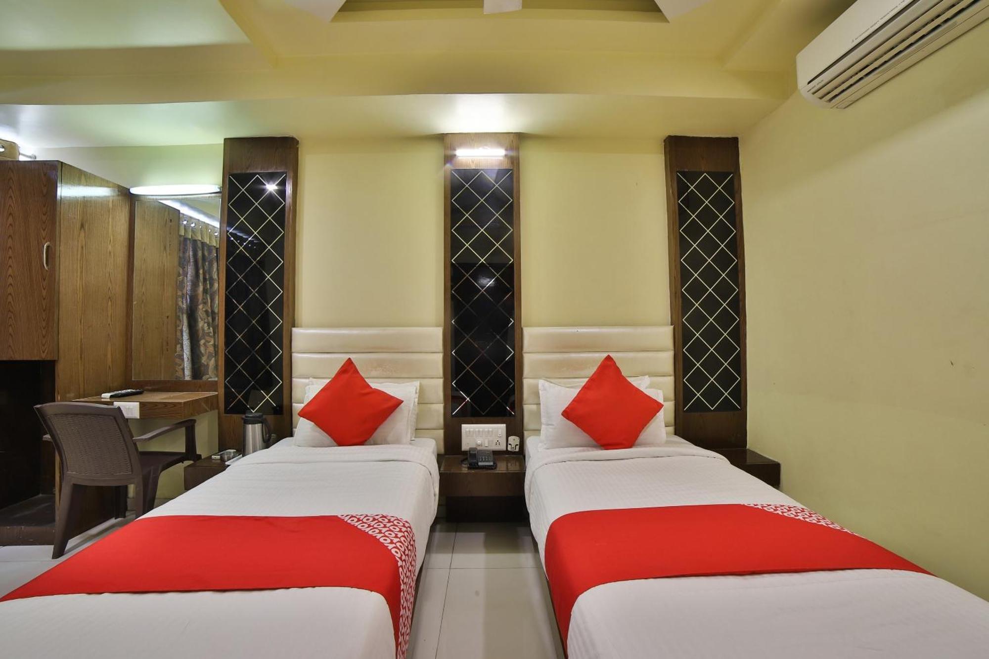 Capital O Kalash Residency Ahmedabad Bagian luar foto
