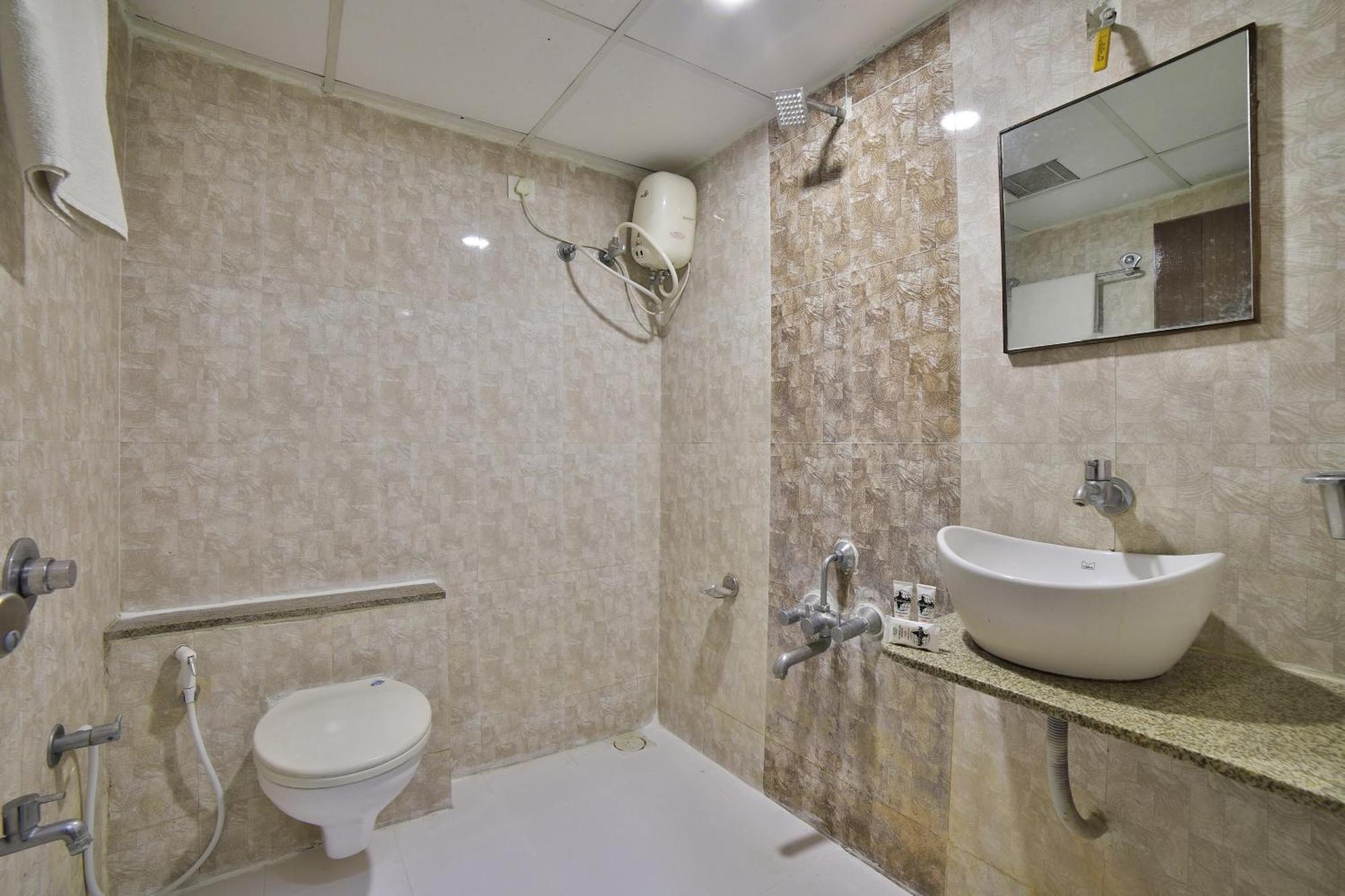 Capital O Kalash Residency Ahmedabad Bagian luar foto