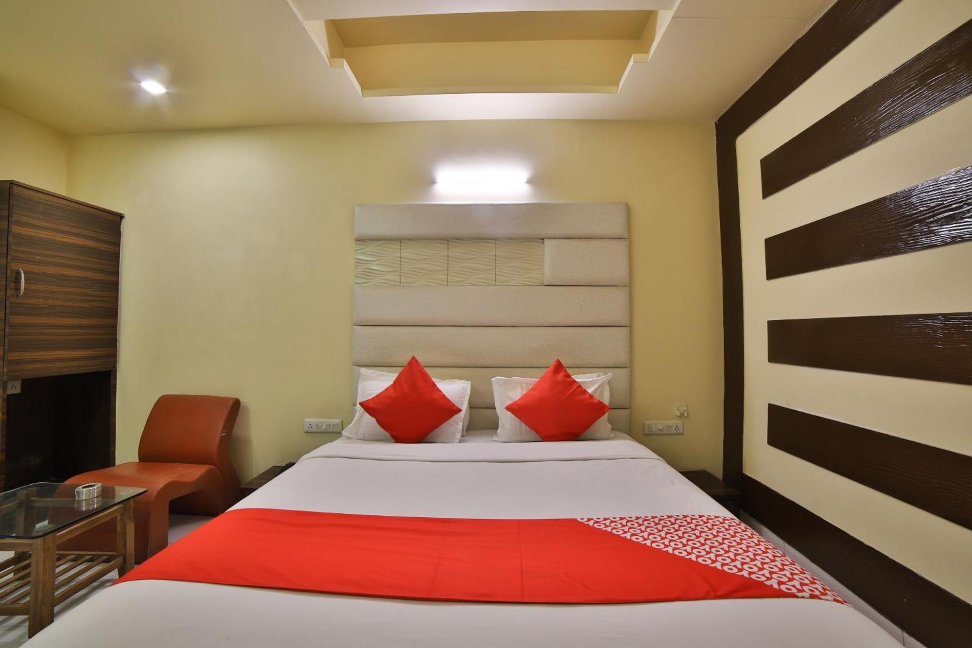 Capital O Kalash Residency Ahmedabad Bagian luar foto