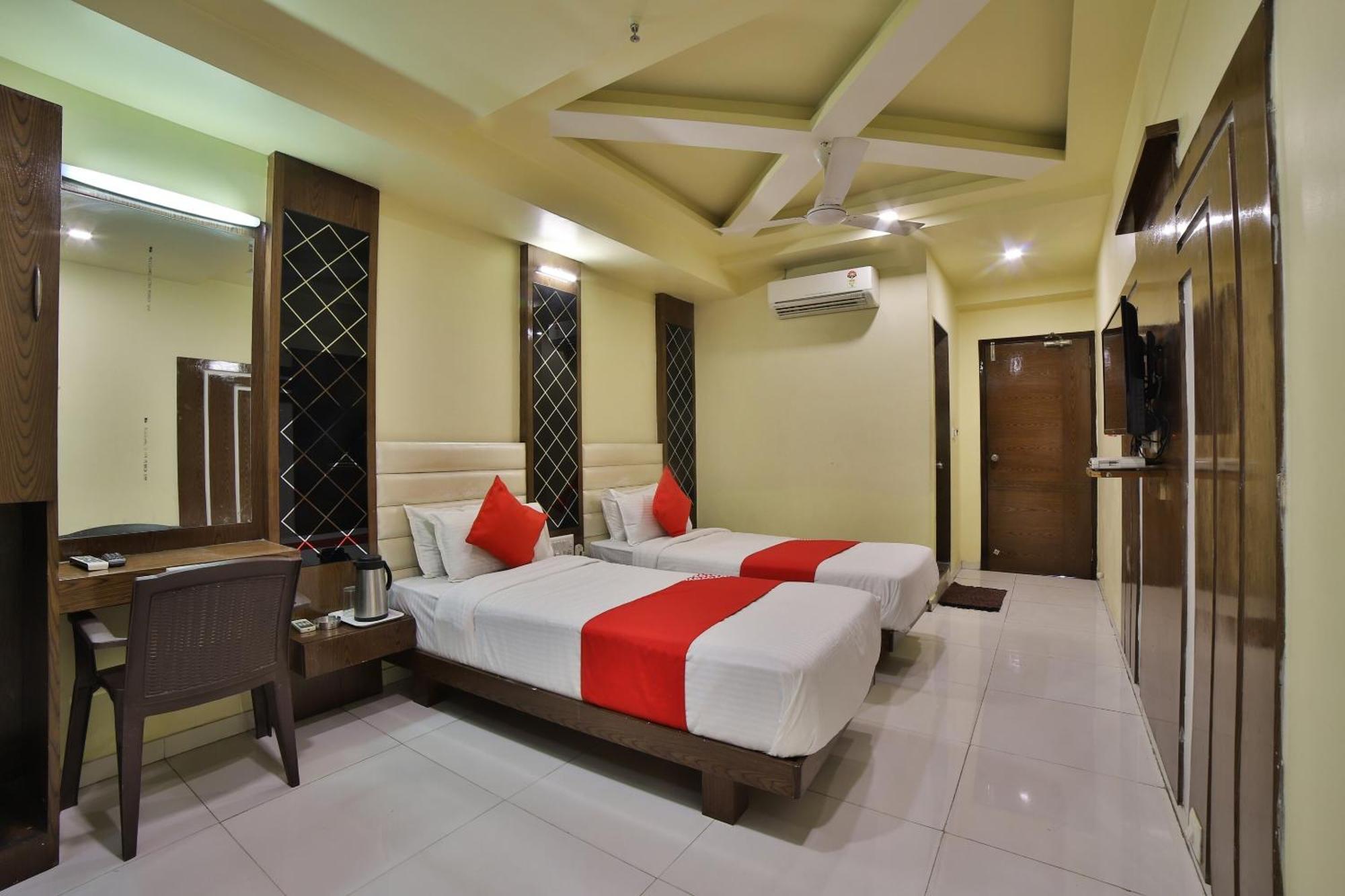 Capital O Kalash Residency Ahmedabad Bagian luar foto